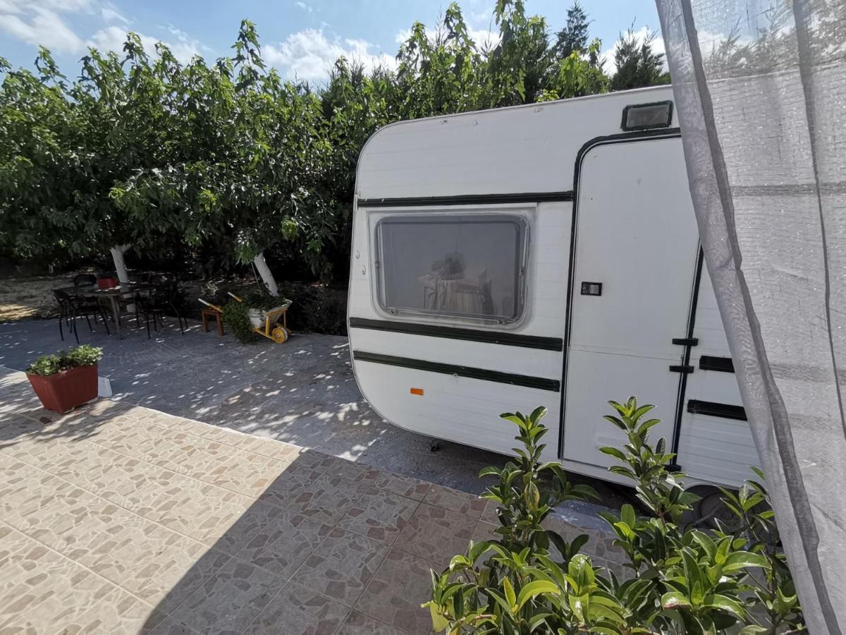 Готель Green Garden Caravan Agrilia Екстер'єр фото
