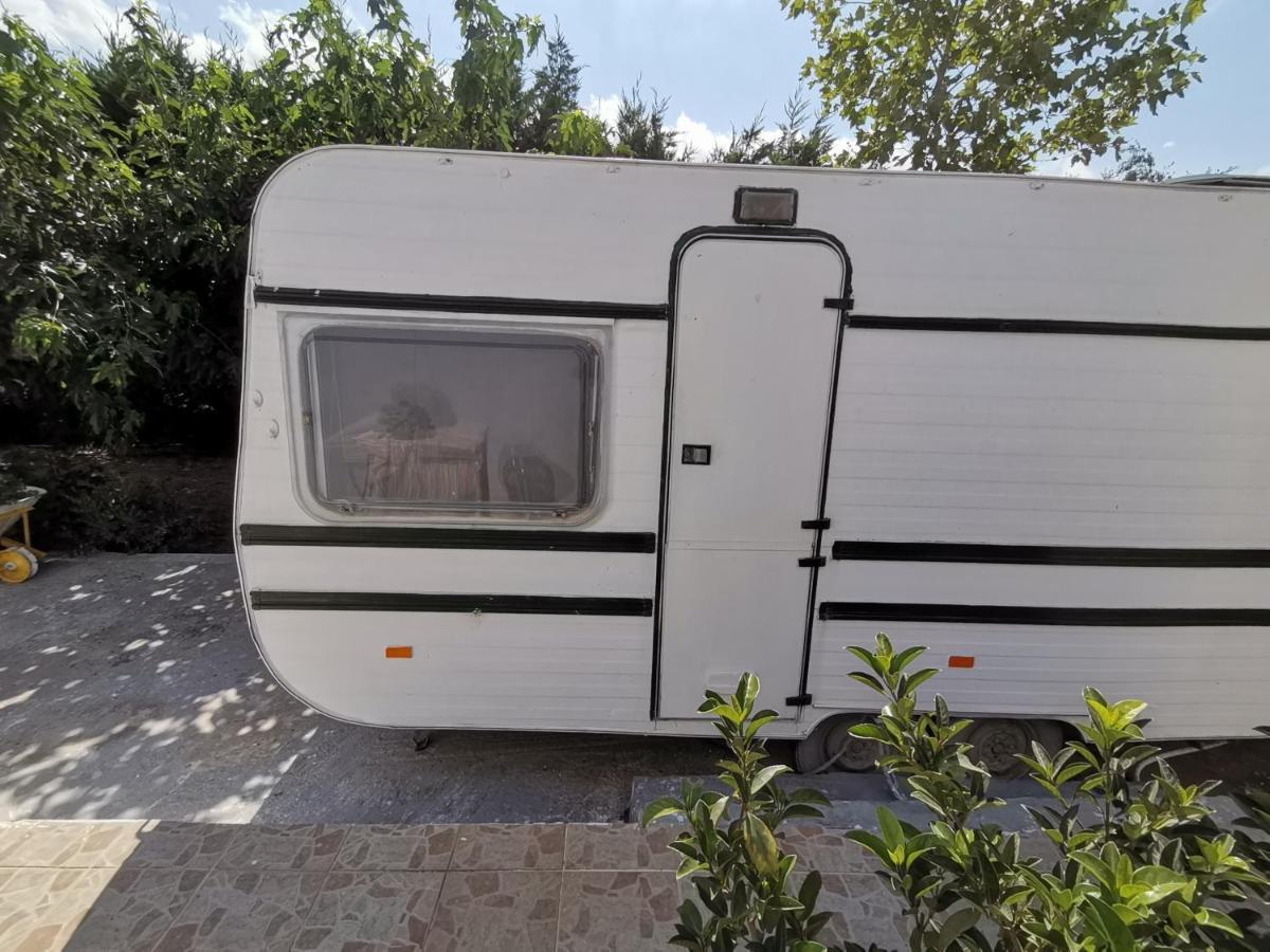 Готель Green Garden Caravan Agrilia Екстер'єр фото