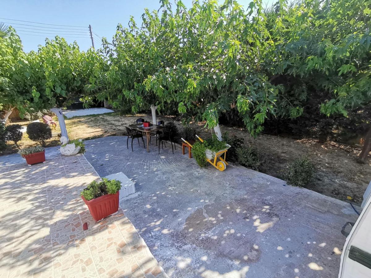 Готель Green Garden Caravan Agrilia Екстер'єр фото