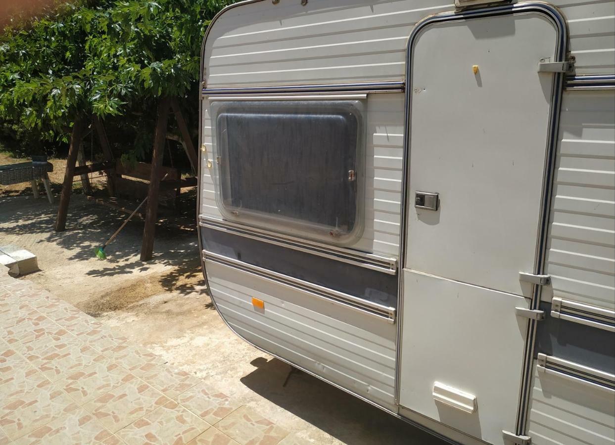 Готель Green Garden Caravan Agrilia Екстер'єр фото